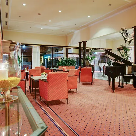 Centro Bristol 4*