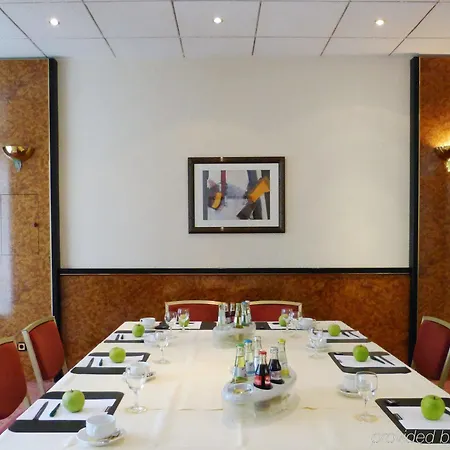Centro Bristol 4*