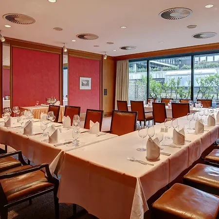Centro Bristol 4*