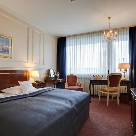 Отель Centro Bristol 4*